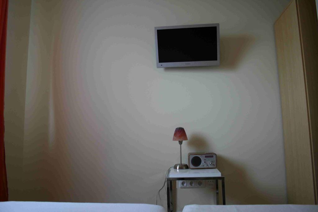 Uebernachtung Bei Michael - Ferienwohnung Rostock Kamer foto